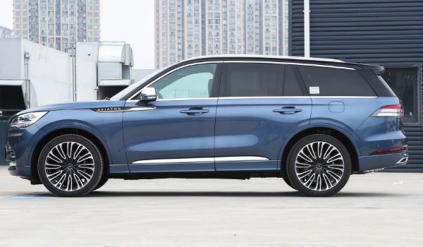 林肯飛行家的參數(shù)配置 搭載3.0T發(fā)動機(jī)(車身長達(dá)5米)