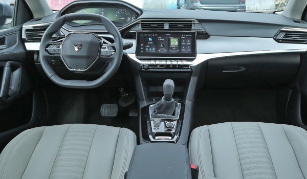 標(biāo)致408油耗多少真實(shí)油耗 百公里油耗實(shí)測8L(一公里消耗6毛錢)