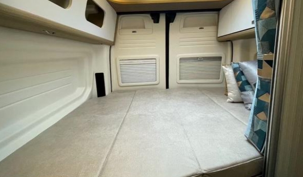 福特小房車16.8萬，內裝精致全面（適合兩人旅行）