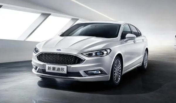 福特蒙迪歐怎么樣，標(biāo)配2.0T+8AT的動力總成（尺寸參數(shù)越級）