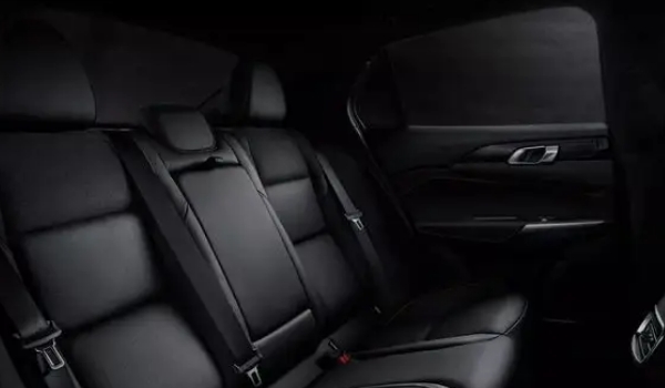 領(lǐng)克03+配置參數(shù)公布，標配2.0T+8AT動力（采用4門5座三廂車結(jié)構(gòu)）