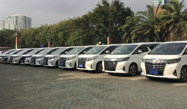 租車(chē)一天大概多少錢(qián)，具體要看是什么價(jià)位的車(chē)型（最低150元）