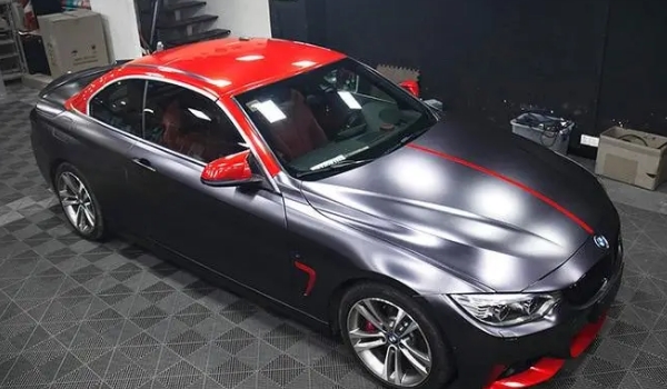 汽車貼膜多少錢，價格最低幾百元左右（不過材料劣質(zhì)）