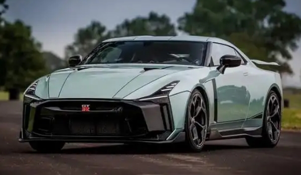 gtr多少錢一輛，參考價(jià)150.5-168萬（國內(nèi)市場(chǎng)已停售）