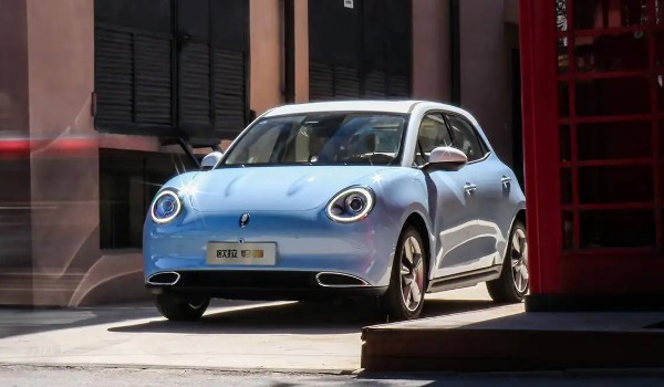 歐拉好貓2022新款電動(dòng)汽車(chē)多少錢(qián) 新車(chē)售價(jià)14萬(wàn)一臺(tái)(分期首付4萬(wàn))