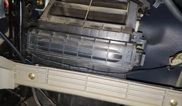 汽車空調濾芯多久換一次 5000公里更換一次（定期更換效果好）