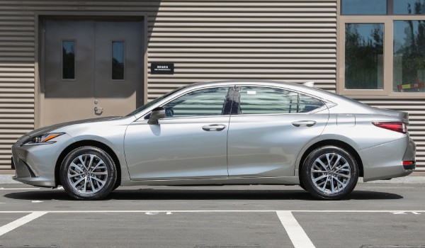 雷克薩斯es200新款價(jià)格和圖片2022 新車售價(jià)29萬一臺(落地33萬)