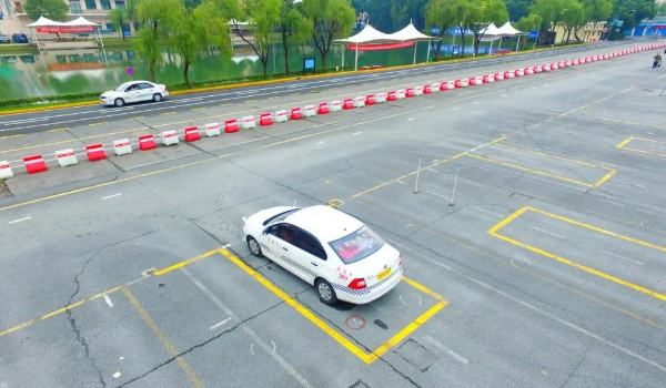 科目二考哪些項(xiàng)目 5個(gè)考試項(xiàng)目(倒車入庫(kù)最難)