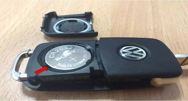 寶來車鑰匙換電池教程，更換方式大同小異