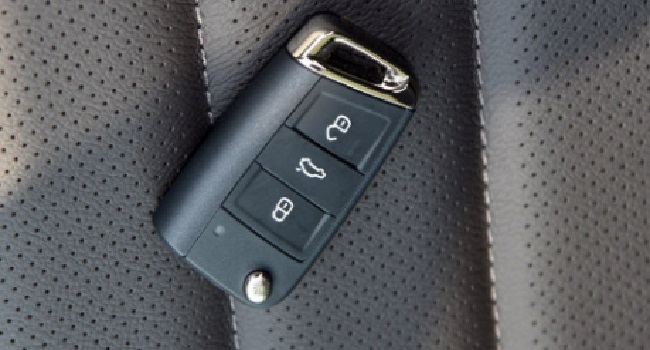 寶來車鑰匙換電池教程，更換方式大同小異