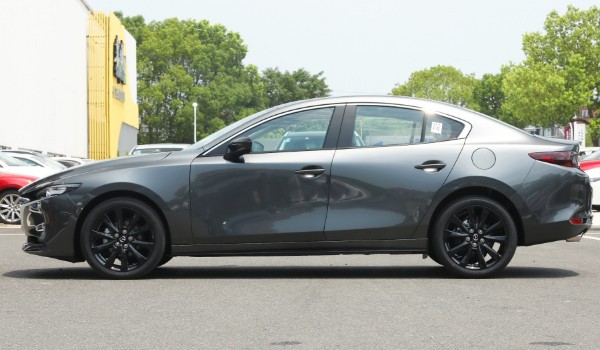 馬自達3昂克賽拉參數(shù)配置 搭載2.0L發(fā)動機(車身長達4.6米)