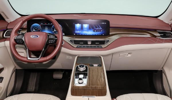 福特領(lǐng)裕油耗實際多少 百公里油耗實測11.8L(一公里消耗9毛錢)