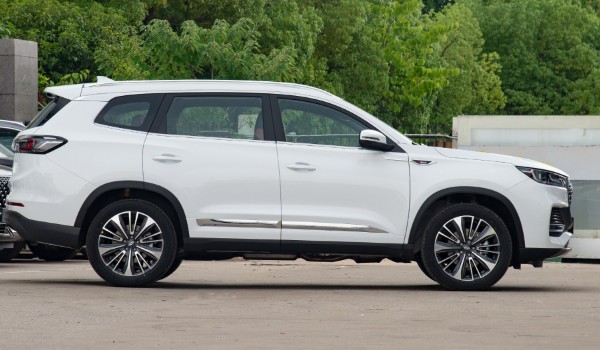 奇瑞瑞虎8plus報(bào)價(jià)2022款 2022新款11萬(wàn)元一輛(二手8萬(wàn)元)