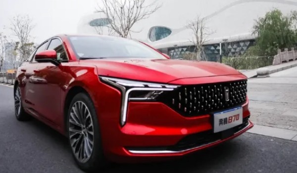 奔騰b70新款發(fā)動(dòng)機(jī)怎么樣 搭載2.0T發(fā)動(dòng)機(jī)(動(dòng)力十分強(qiáng)勁)