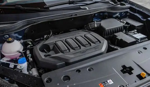 福特領(lǐng)?？诒趺礃?車身長達(dá)4.6米(搭載1.5T發(fā)動(dòng)機(jī))