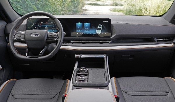 福特領(lǐng)?？诒趺礃?車身長達(dá)4.6米(搭載1.5T發(fā)動(dòng)機(jī))