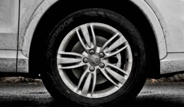 奧迪q3輪胎型號(hào)規(guī)格 輪胎型號(hào)235/50 r19(固特異輪胎)