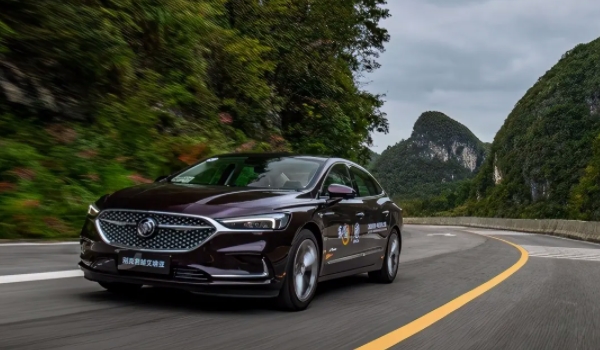 別克君威和君越哪個(gè)好 兩輛車各有優(yōu)勢(shì)（根據(jù)不同需求購(gòu)買使用）