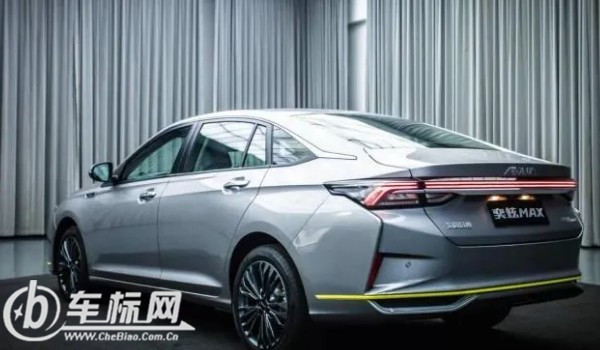 東風風神奕炫max怎么樣 車身長達4.7米(百公里油耗7.8L)