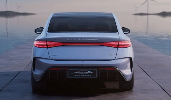 比亞迪海豹試駕體驗 加速性能好（續(xù)航里程是很大的優(yōu)勢）