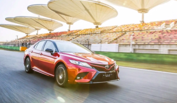 2022凱美瑞降價(jià)3萬(wàn)  2022款全新凱美瑞優(yōu)惠0.9萬(wàn)（新車僅售18.08萬(wàn)）