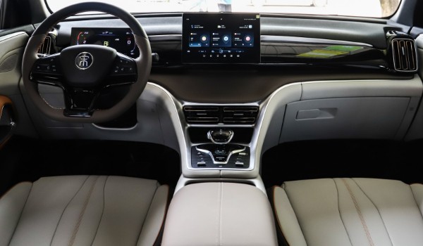 比亞迪宋油電混合2022款suv價(jià)格 2022款宋混動(dòng)售價(jià)13萬(落地15萬)