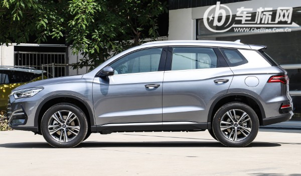 比亞迪宋油電混合2022款suv價(jià)格 2022款宋混動(dòng)售價(jià)13萬(落地15萬)