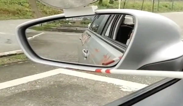 科目二倒車入庫技巧圖解 多練習(xí)/記住打死點/避免晚打轉(zhuǎn)向