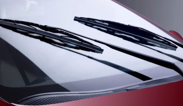 雨刮器刮玻璃有呱呱響怎么消除 對(duì)雨刷器進(jìn)行更換（有效解決問(wèn)題）