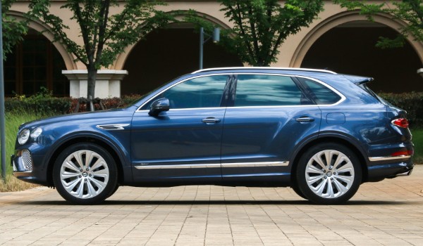 賓利添越插電混動(dòng)版分期多少錢(qián) 分期首付71萬(wàn)(36期月供49849元)