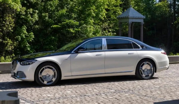 邁巴赫車(chē)的價(jià)格和圖片車(chē)標(biāo) 共兩款車(chē)型(邁巴赫s級(jí)售價(jià)154萬(wàn))