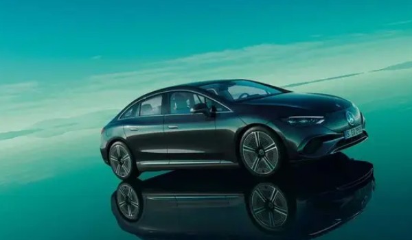 奔馳eq電動車汽車價(jià)格 eq新能源售價(jià)52萬(落地53萬)