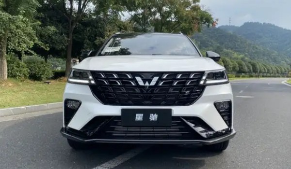 五菱星馳2022款價(jià)格及圖片 2022款星馳售價(jià)5萬(wàn)一輛(分期首付1萬(wàn))