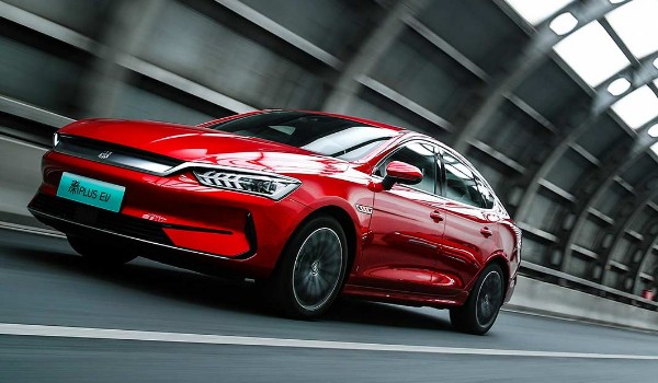 純電動(dòng)汽車排名及價(jià)格一覽 榮威ei5售價(jià)14萬(wàn)(續(xù)航可達(dá)501km)