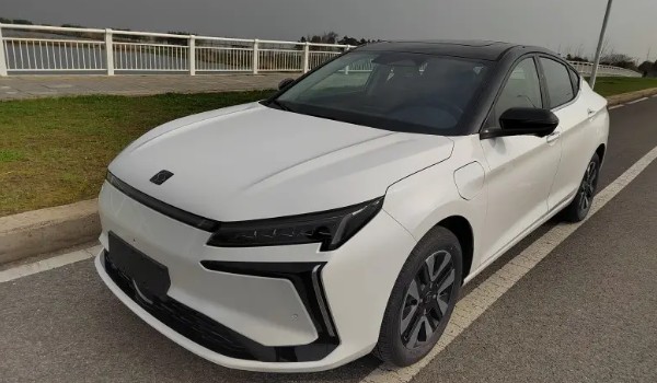 思皓愛跑分期首付多少錢 分期首付4萬(36期月供2924元)