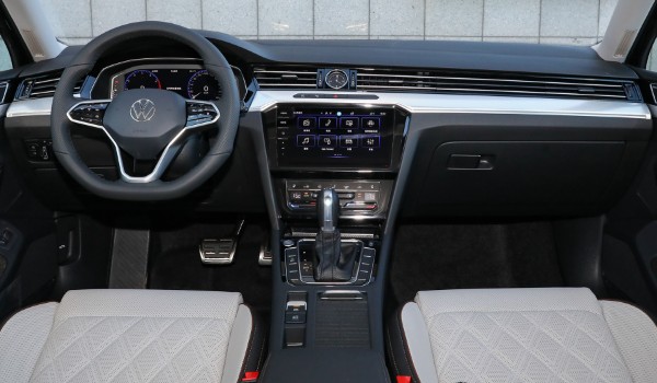 邁騰分期一個月多少錢 分期首付4萬(36期月供3426元)