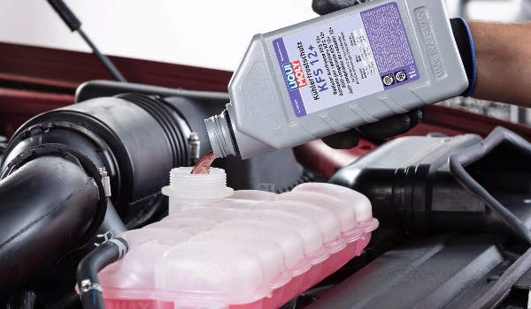 防凍液多少錢一桶 防凍液的價(jià)格在70元到150元左右（要定期更換）