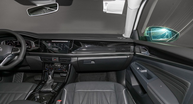 大眾帕薩特頂配多少錢，售價24.215萬元百公里綜合油耗為1.4升