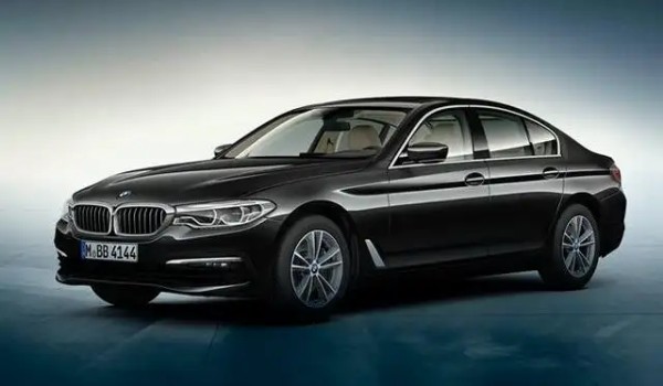 寶馬5系怎么樣值得買嗎 馬力高達252匹(油耗實測10.3L)