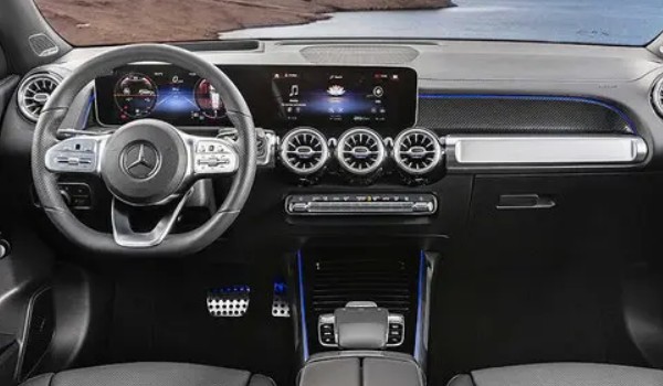 奔馳glb分期月供多少錢(qián) 分期月供6266元(首付花費(fèi)89940元)