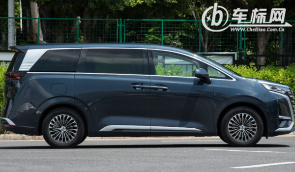 比亞迪騰勢(shì)d9價(jià)格及圖片 騰勢(shì)d9售價(jià)32萬(分期首付9萬)