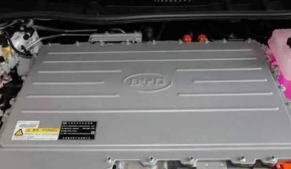 比亞迪換電池多少錢(qián) 比亞迪換電池6萬(wàn)元到8萬(wàn)元之間