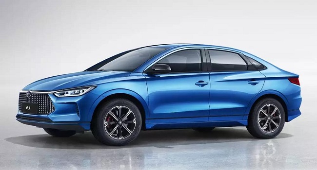 比亞迪e3純電動車價格，補貼后售價14.98萬續(xù)航401公里