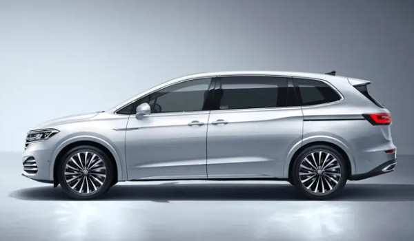 艾力紳和威然誰更好 威然動力更強(車身長達(dá)5.3米)