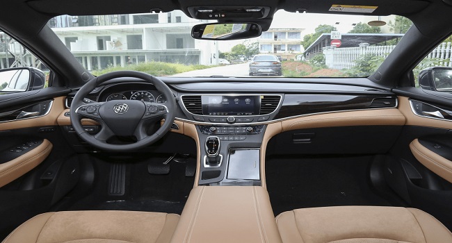 別克新款轎跑25萬推薦，沉穩(wěn)大氣充滿安全感