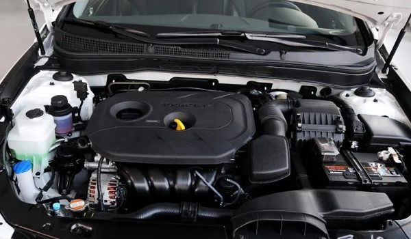 現(xiàn)代索納塔怎么樣值得入手嗎 油耗實測7.5L(輸出馬力可達240匹)