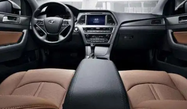 現(xiàn)代索納塔的安全性怎么樣 主動安全配置齊全(搭載六個氣囊)