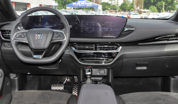 別克昂揚(yáng)2022款報(bào)價(jià)及圖片 2022款昂揚(yáng)售價(jià)14萬(分期首付4萬)