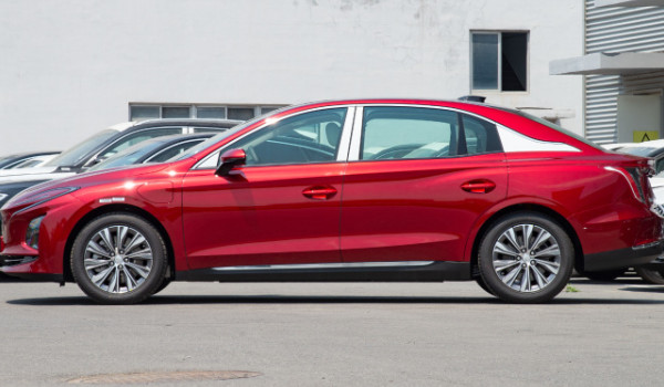 紅旗eqm5分期多少錢 分期首付6萬(wàn)(36期月供4270元)