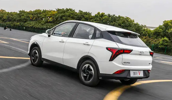 哪吒v電動汽車價格 2022款哪吒v售價7萬(落地8萬)